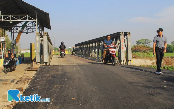 Thumbnail Berita - Jembatan Bailey Kedungepeluk Sidoarjo Langsung Dilewati, Pengguna Jalan Berterima Kasih