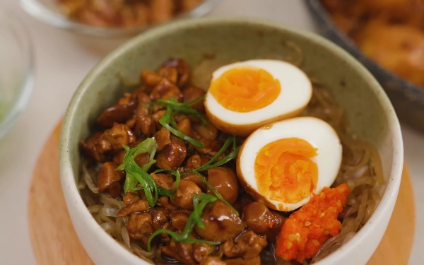 Thumbnail Untuk Kaum Diet, Yuk Cobain Resep Mie Ayam Rendah Kalori 