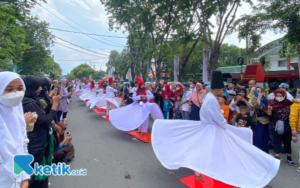 Thumbnail Unik, Tarian Sufi Sepanjang 2 Km di Resepsi Seabad NU 