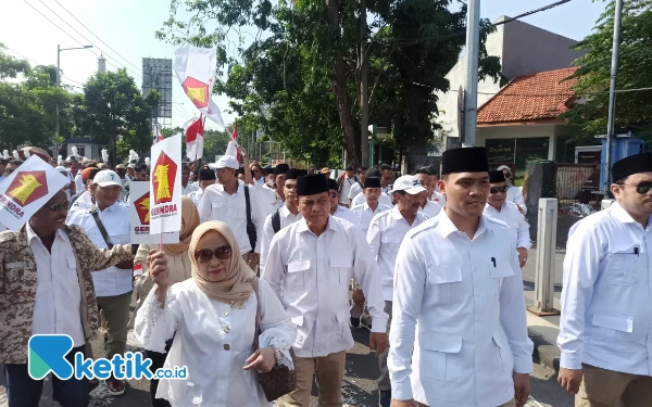 Thumbnail Gerindra Surabaya Daftarkan Berkas Bacaleg, Jalan Kaki Diiringi Defile Marching Band 