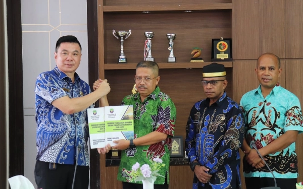 Thumbnail Serahkan DPA 2023, Bupati Freddy Thie Minta OPD Laksanakan Program Secara Maraton