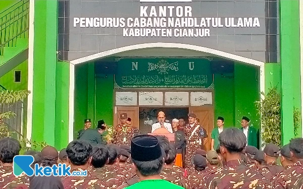 Thumbnail Wakil Ketua PCNU Cianjur ikut serta membakar semangat kader Ansor-Banser, Rabu (14/08/2024). (Foto: Moh. Rusdi/Ketik.co.id)