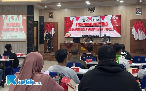 Thumbnail Meriahkan HUT ke-79 RI, Polres Malang Bersama Jurnalis Gelar Turnamen Voli se-Malang Raya