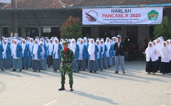 Gandeng Forkopimcam Perak, YPBU Gadingmangu Gelar Upacara Peringatan Hari Lahir Pancasila 2023