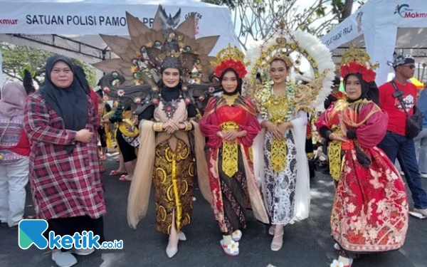 Thumbnail Semarak Kanjuruhan Culture Carnival 2024, Double Track Tata Rias SMAN 1 Dampit Ambil Bagian