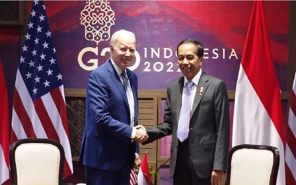 Thumbnail Berita - Lakukan Pertemuan Bilateral Pertama di Bali, Jokowi Temui Joe Biden