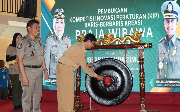 Thumbnail Berita - Satpol PP Jatim Edukasi Pelajar Tentang Larangan Rokok Ilegal Melalui Kompetisi Inovasi Peraturan