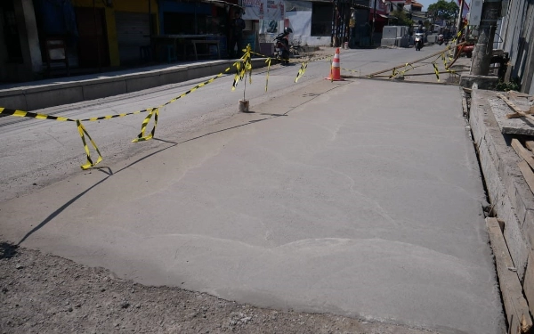 Bupati Muhdlor Cek Progres Setiap Proyek Betonisasi Jalan di Sidoarjo