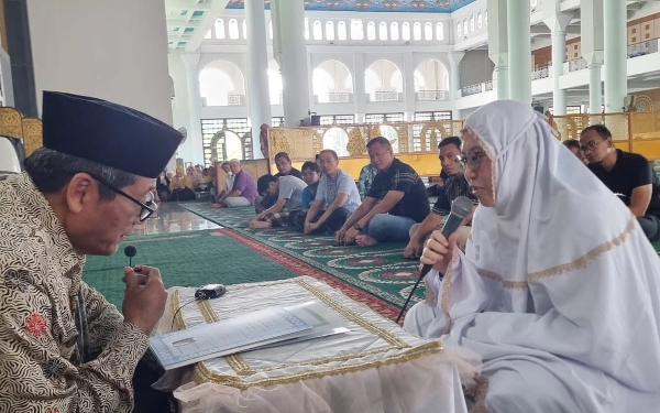 Thumbnail Berikrar di Masjid Al-Akbar, Nobella Jadi Mualaf setelah 5 Tahun Belajar Islam