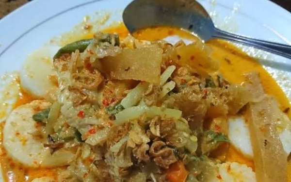 Thumbnail Lontong Sayur Tempe, Krecek Pedas Kuliner  Lebaran di Bantul 