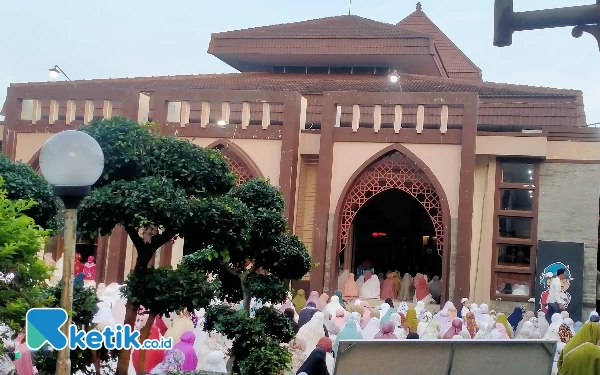 Thumbnail Tampung 5.000 Orang, Salat Id di Masjid  Al-Falah Sragen Hari Ini 