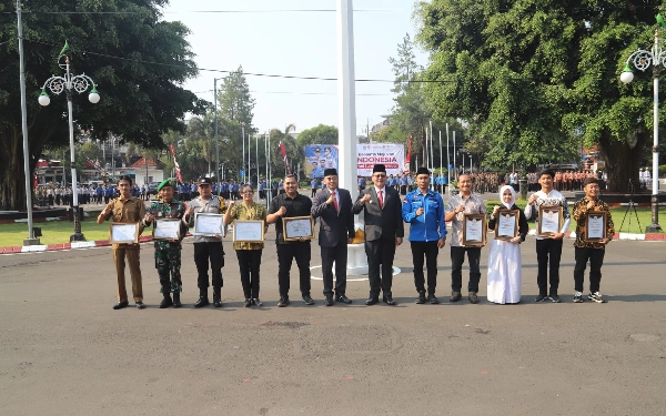 Thumbnail Hari Sumpah Pemuda, 6 Pemuda Berprestasi di Kabupaten Malang Raih Penghargaan dari Bupati