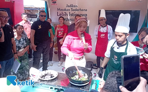 Thumbnail Pasar Mojoagung Jombang Heboh! Inul Daratista Datang Ajak Emak-Emak Masak Sambil Goyang Ngebor