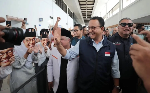 Thumbnail Ribuan Warga Sambut Anies Baswedan di Bandara Juanda Surabaya 