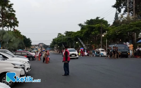 Thumbnail Awas Macet! Jalur Masuk Alun-Alun Kota Batu Ditutup pada Malam Tahun Baru