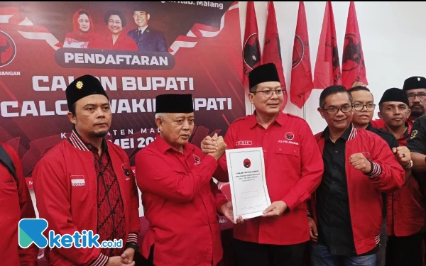 Diiringi Mberot, Bupati Malang Sanusi Kembalikan Formulir Cabup ke PDI Perjuangan