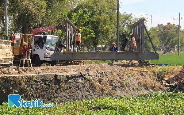 Thumbnail Berita - Jembatan Bailey Membentang di Utara Dam Kedungpeluk Sidoarjo