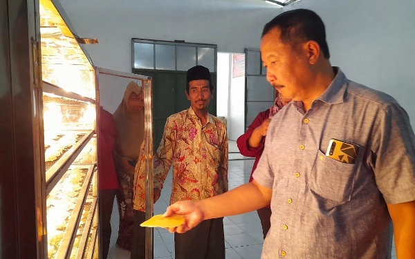 Thumbnail Inovasi Alat Pengering Daun Kelor, Ilmuwan Unej Bantu Petani Tingkatkan Mutu Produk Turunan