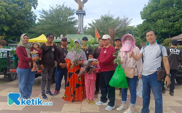 Thumbnail Lestarikan Lingkungan, DLH Situbondo Gelar Tukar Botol Plastik dengan Bibit Pohon