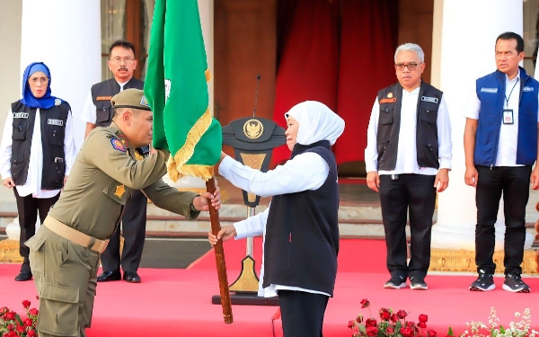 Thumbnail Berita - Gubernur Khofifah Lepas Pasukan Kirab Pataka JBMB dan Operasi Sitapa