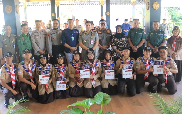 Thumbnail Satpol PP Jatim Gempur Rokok Ilegal di Blitar dengan Menggalakkan Sosialisasi