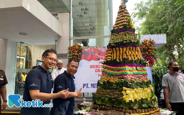 Wow! Kue Lapis 1,6 Meter Warnai HUT Mercure Grand Mirama