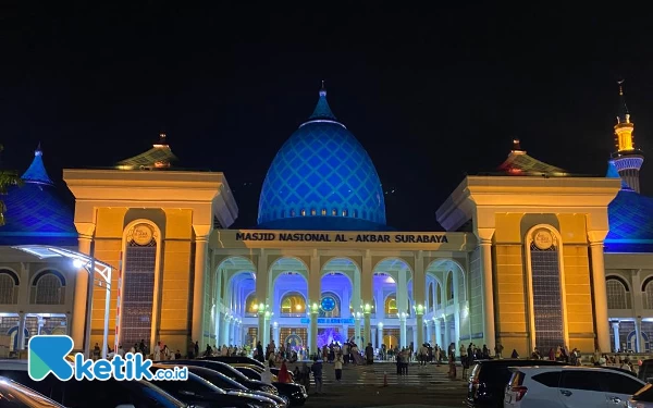 Thumbnail Khusyuknya Tarawih Pertama di Masjid Al-Akbar Surabaya