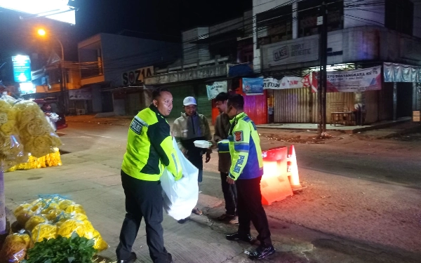 Thumbnail Hari Kedua Puasa, Satlantas Polresta Bandung Laksanakan Sahur On The Road