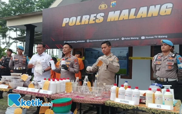 Thumbnail Polres Malang Bongkar Home Industri Sabu di Pasuruan, Sudah Produksi Lima Kali