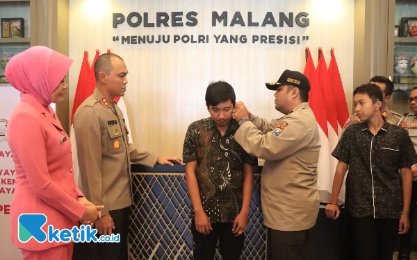 Thumbnail Peduli Penyandang Disabilitas, Kapolres Malang Beri Bantuan Alat Bantu Dengar