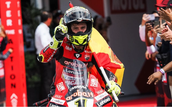 Thumbnail Hasil Race 2 WSBK Mandalika: Bautista Menang, Toprak Kedua