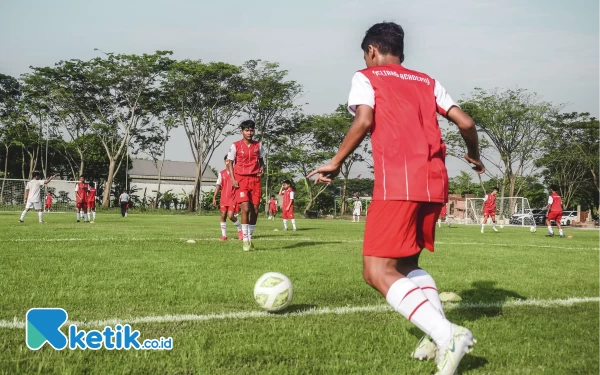 Thumbnail Genjot Pembinaan Sepak Bola Muda, Deltras Akademi Gelar Latihan Perdana