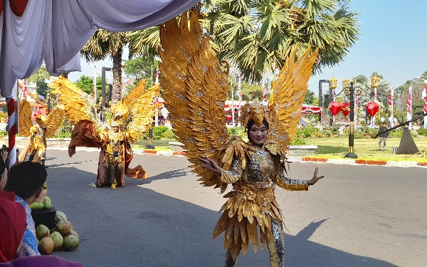 Thumbnail Berita - Karnaval Budaya JFC Meriahkan Upacara HUT Ke-78 Kemerdekaan di Gedung Negara Grahadi