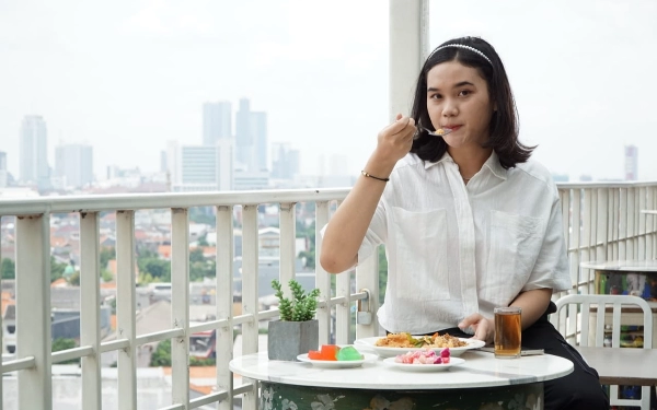 Thumbnail MaxOne Hotel Dharmahusada Tawarkan Pengalaman Lunch dengan City View Surabaya