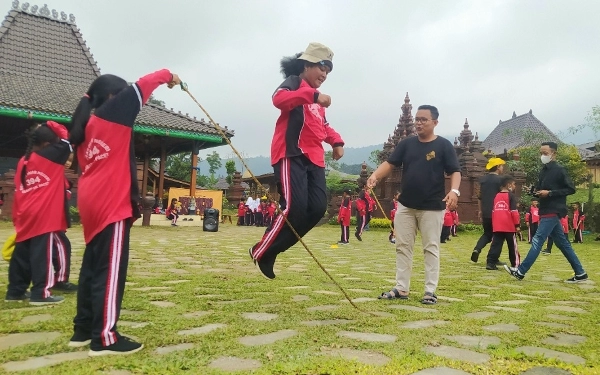 Thumbnail Berita - Lestarikan Permainan Tradisional, Yayasan Bimasakti Peduli Negeri Gelar Parade Dolanan Jadoel