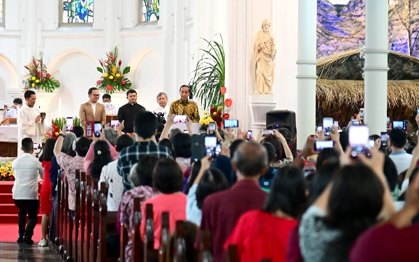 Thumbnail Berita - Kunjungi Gereja di Sekitar Kota Bogor, Jokowi Ucapkan Selamat Natal