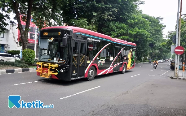 Thumbnail Ganti Rute, Bus Suroboyo dan Bus TSS Hindari Macet