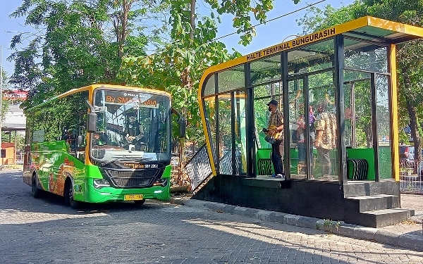 Thumbnail Berita - Hore! Bus Transjatim Koridor II Mojokerto-Terminal Bungurasih Sudah Beroperasi