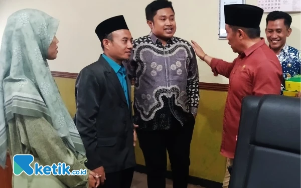 Thumbnail Berita - DPRD Sidoarjo Terima Pengaduan Guru Honorer, Siap Perjuangkan Mereka ke Pusat