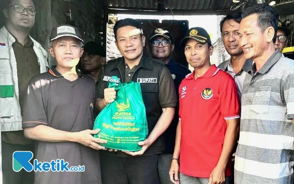 Thumbnail H Subandi Bantu Rehab Rumah, Warga Krian Bersyukur Diperhatikan Bupati