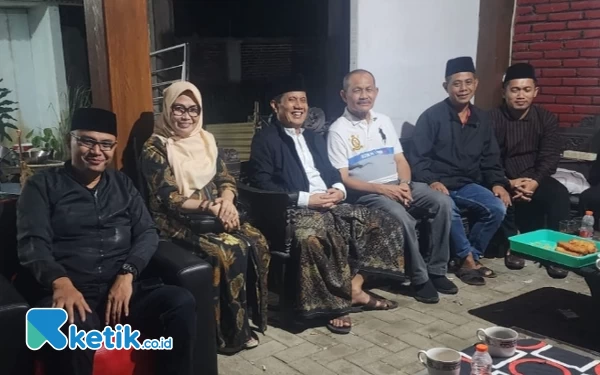 Thumbnail Berita - Takziah ke Rumah Almarhum Sugiarto, Bacabup PDIP Malang Disambut Hangat Puluhan Kades