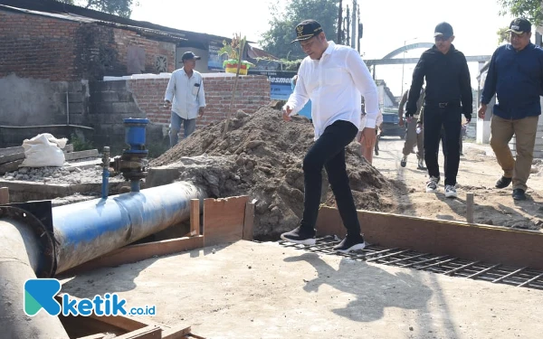 Plt Bupati Subandi Penuhi Keinginan Warga Banjarsari untuk Beton Jalan dan Tinggikan Jembatan