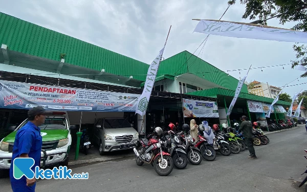 Thumbnail Banyak Program,  Bikin  Masjid Al-Falah Surabaya Dipenuhi Jemaah