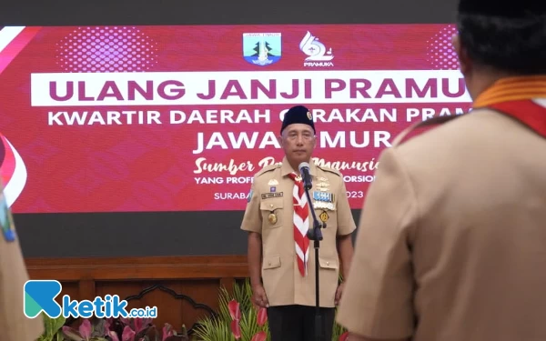 Thumbnail 62 Tahun Pramuka, Ketua Kwarda Jatim Pimpin Ulang Janji dan Berikan Lencana Pancawarsa