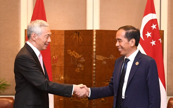 Thumbnail Jokowi Teken UU Ekstradisi dengan Singapura, Penjahat Tak Bisa Melancong