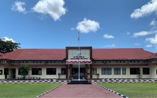 Thumbnail Kantor Polres Halmahera Selatan.(Foto Mursal Bahtiar/Ketik.co.id)