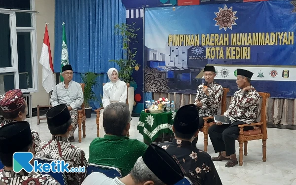 Thumbnail Berita - Pilwali Kediri 2024, Vinanda-Gus Qowim Silaturahmi ke Pimpinan Daerah Muhammadiyah