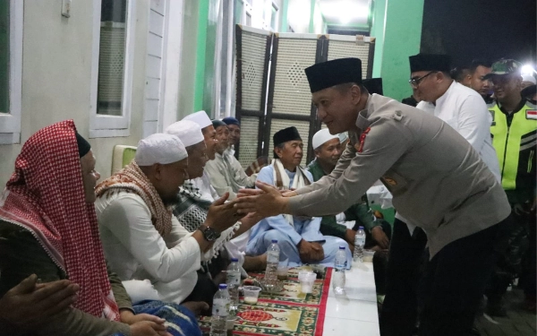 Thumbnail Berita - Pastikan Aman Saat Sholat Tarawih, Polresta Bandung Kerahkan Personil ke Tiap Masjid